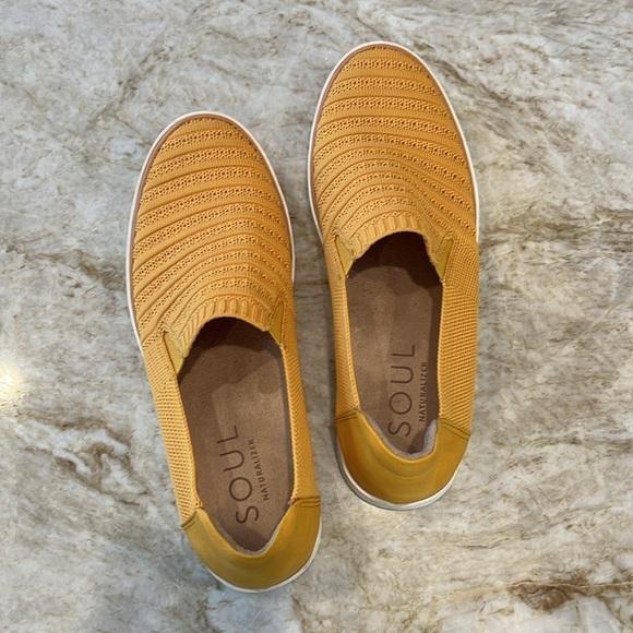 NEW Naturalizer | Kemper Slip On Sneakers | Yellow | Women's Size 7.5M - Picture 2 of 5